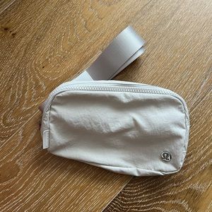 Lululemon Everywhere Bag White Opal